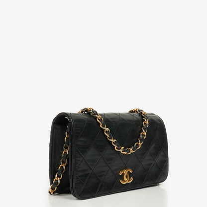 Chanel Classic Full Flap Tasche aus schwarzem gestepptem Leder mit 24K vergoldeten Beschlägen