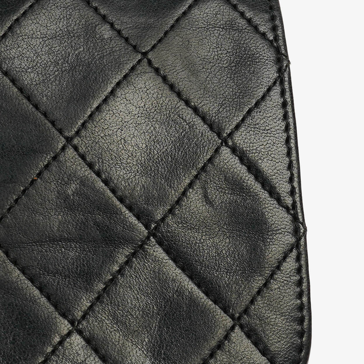 Chanel Classic Full Flap Tasche aus schwarzem gestepptem Leder mit 24K vergoldeten Beschlägen