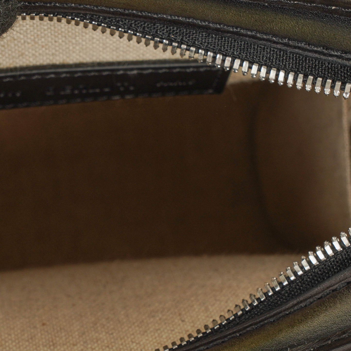 Berluti Premier Jour Gulliver Messenger Bag aus Venezia Kalbsleder