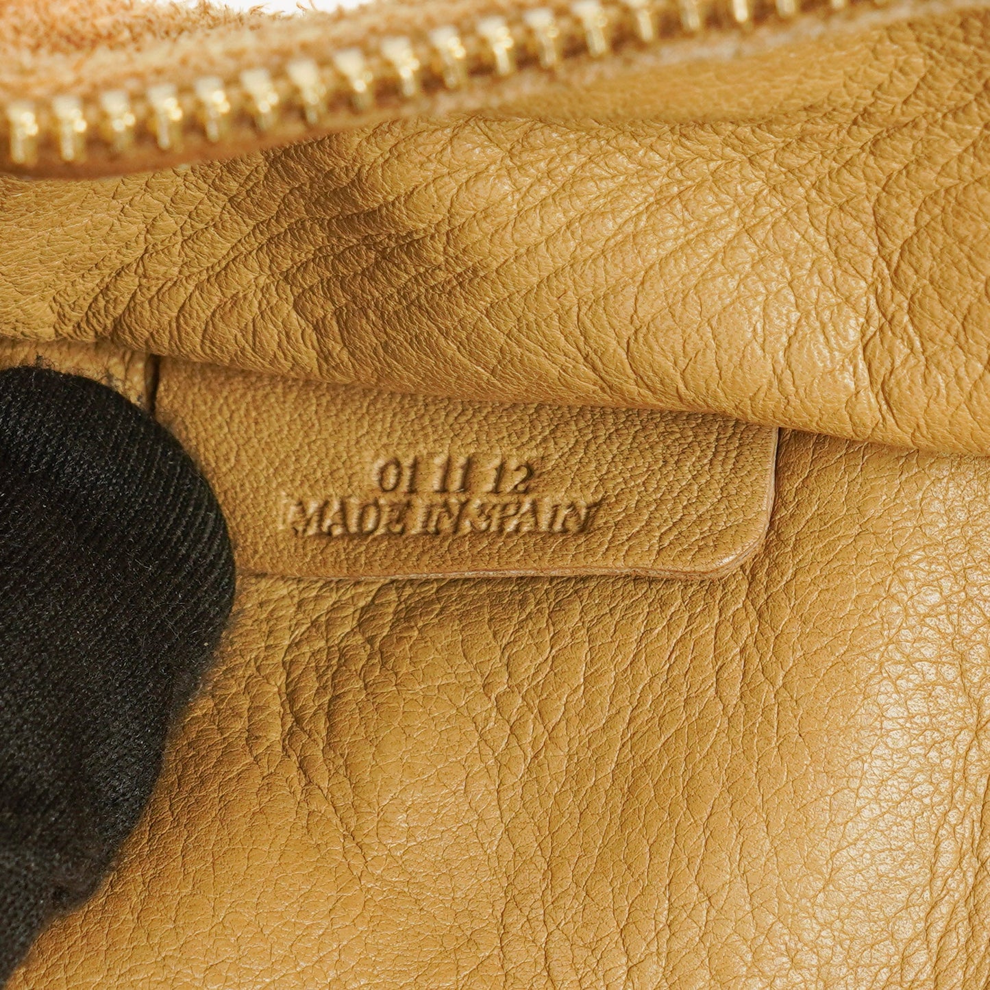 Loewe Amazona Henkeltasche aus Wildleder und Kalbsleder