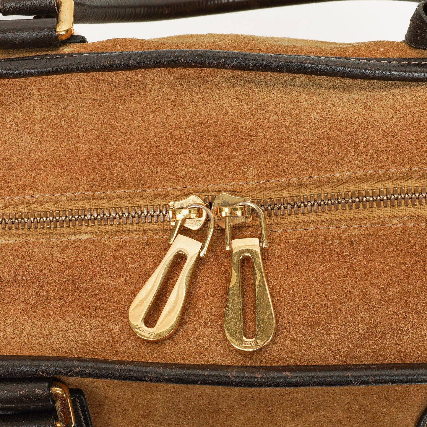 Loewe Amazona Henkeltasche aus Wildleder und Kalbsleder