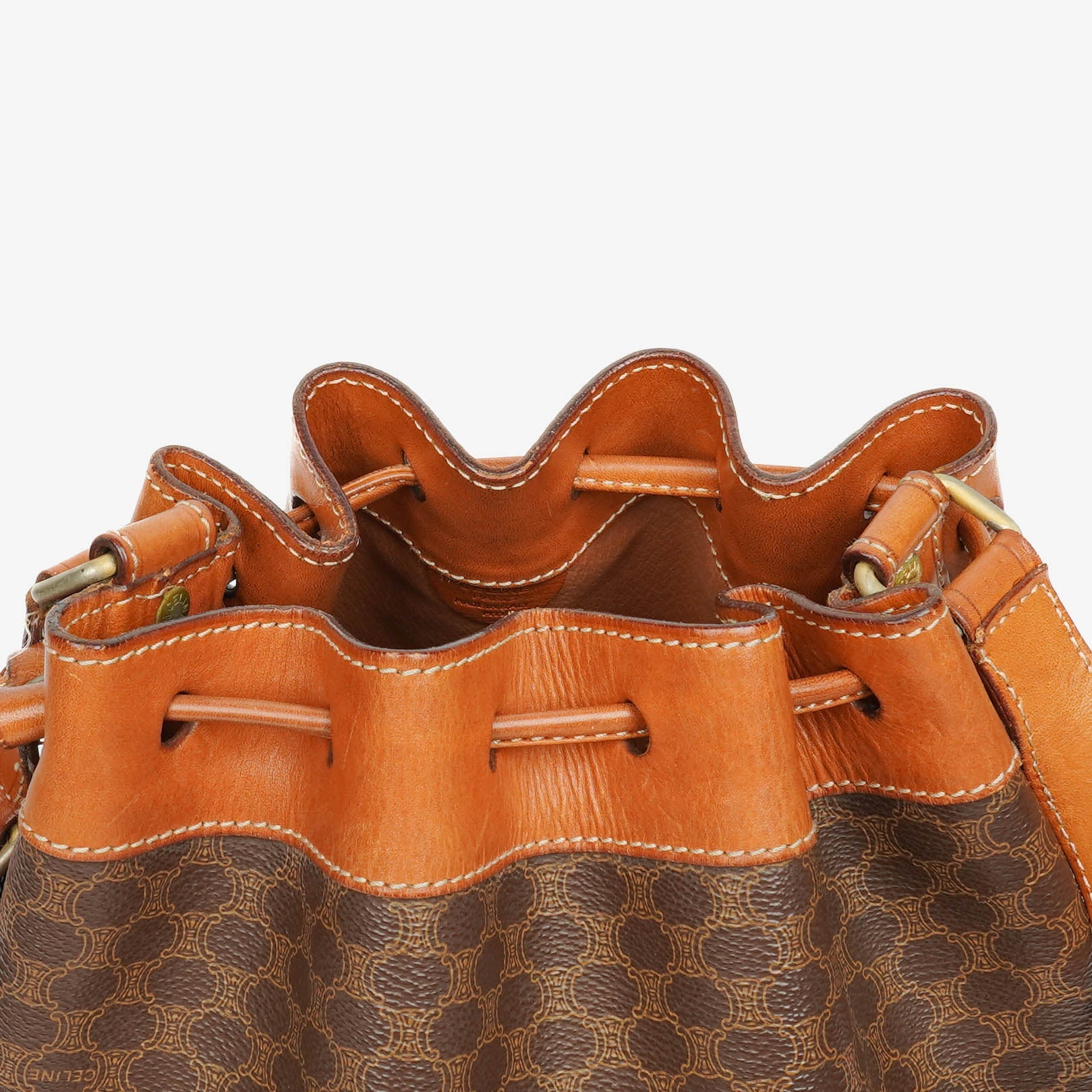 Celine Vintage Macadam Beuteltasche mit Kordelzug in Braun