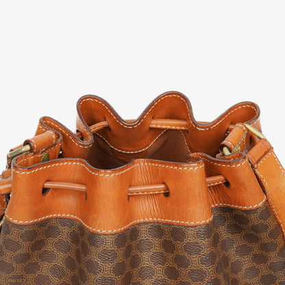Celine Vintage Macadam Beuteltasche mit Kordelzug in Braun