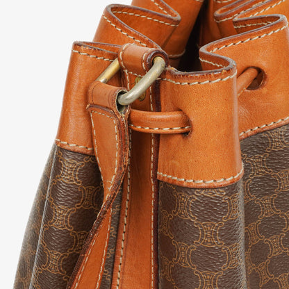 Celine Vintage Macadam Beuteltasche mit Kordelzug in Braun