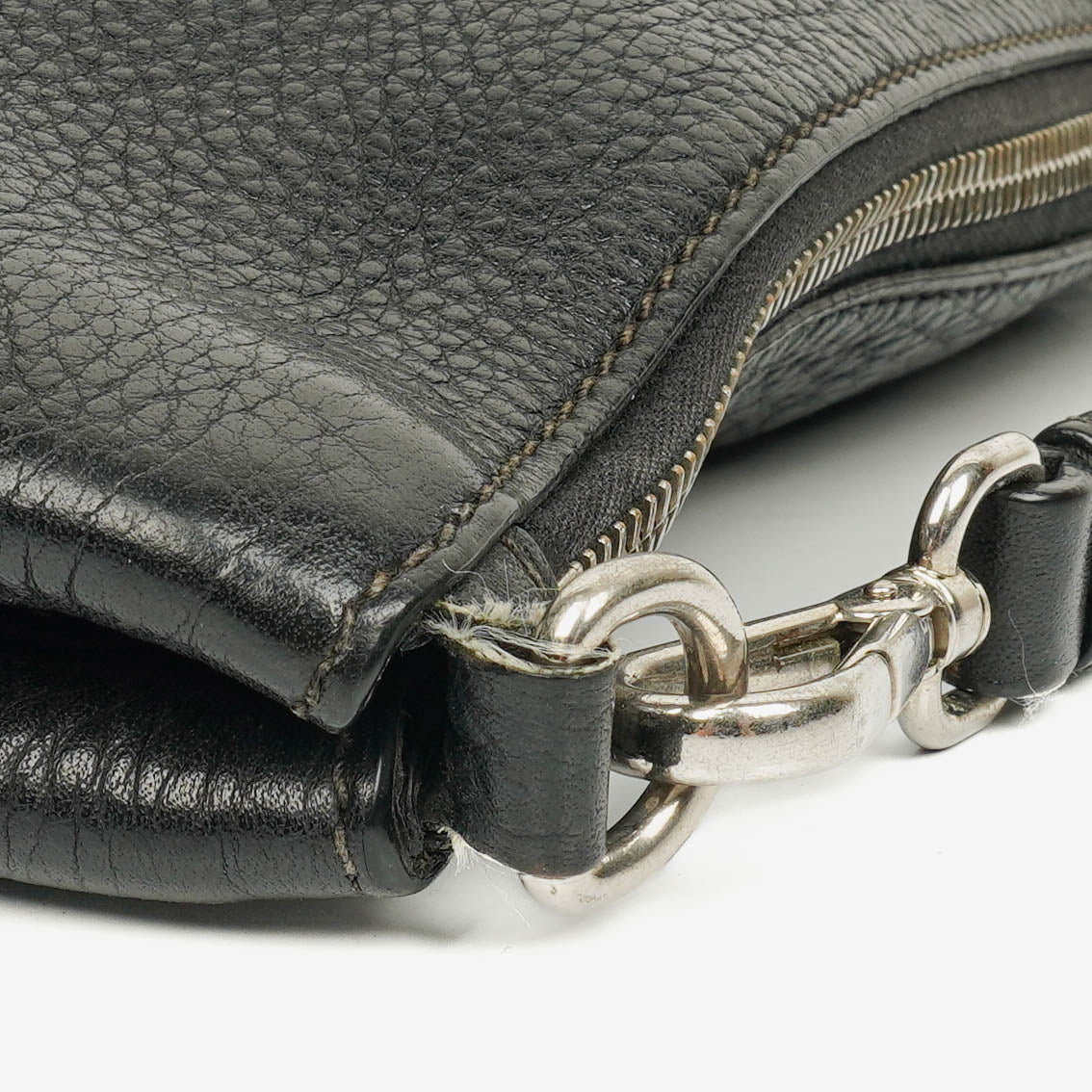 Prada Vitello Daino Crossbody-Tasche in Schwarz