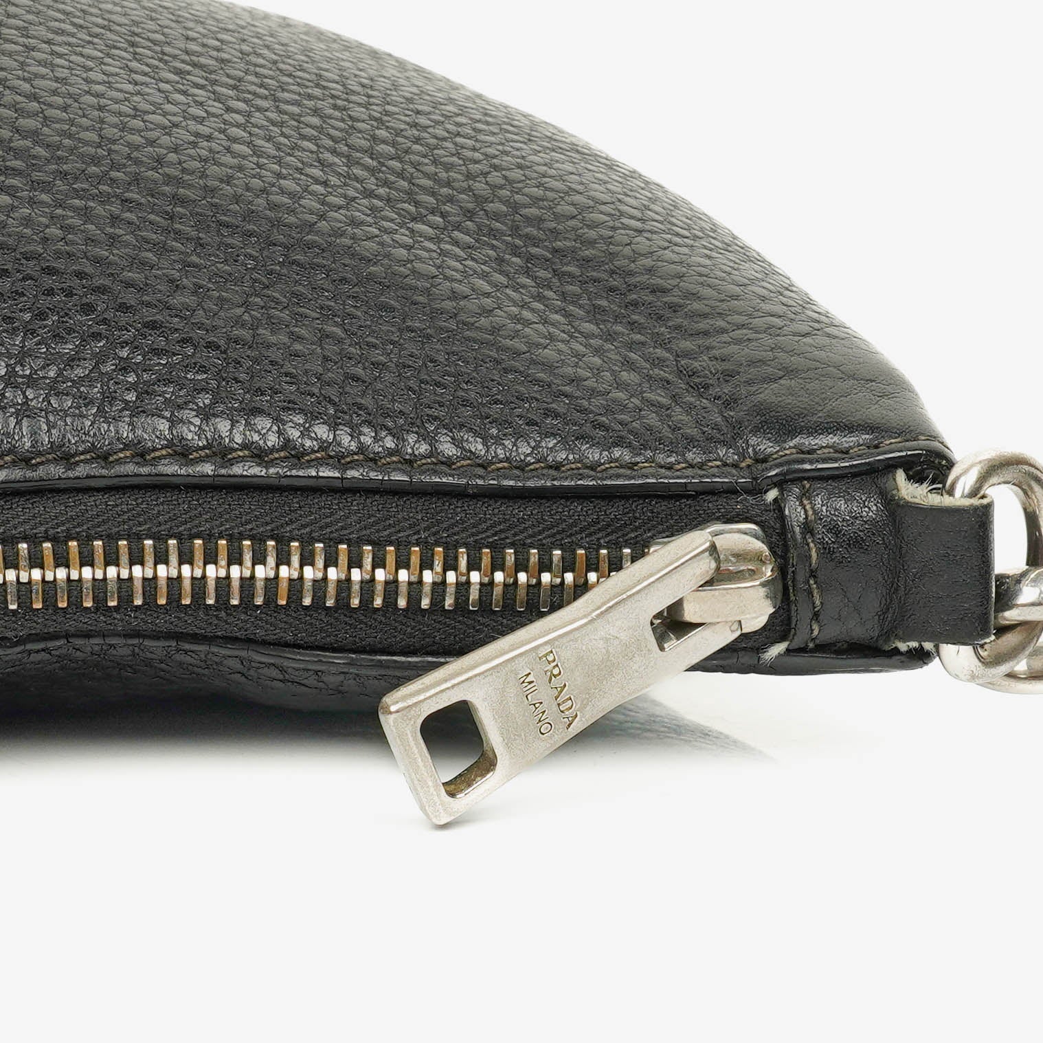 Prada Vitello Daino Crossbody-Tasche in Schwarz