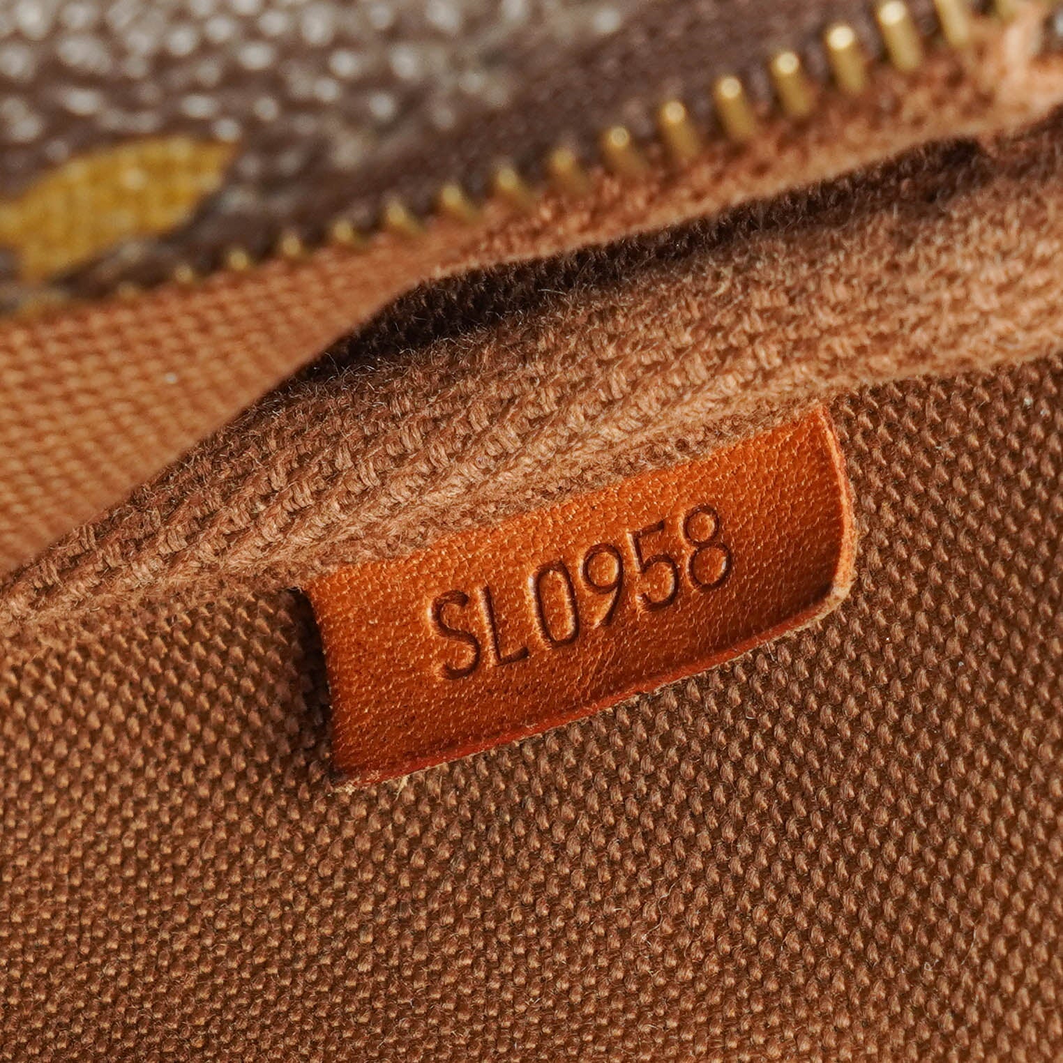 Louis Vuitton Pochette Accessoires Clutch-Handtasche aus Monogram Canvas