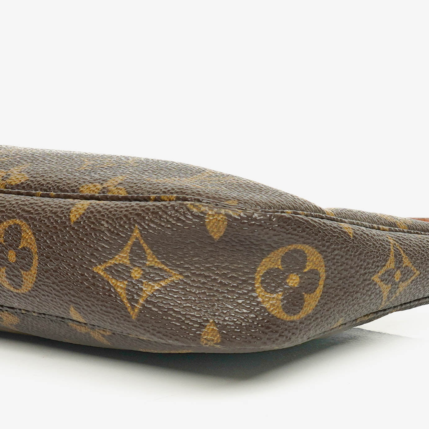 Louis Vuitton Pochette Accessoires Clutch-Handtasche aus Monogram Canvas
