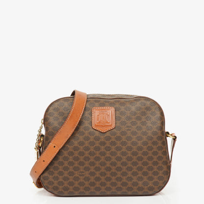 Celine Vintage Macadam Triomphe Umhängetasche in Braun