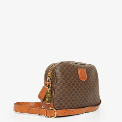Celine Vintage Macadam Triomphe Umhängetasche in Braun