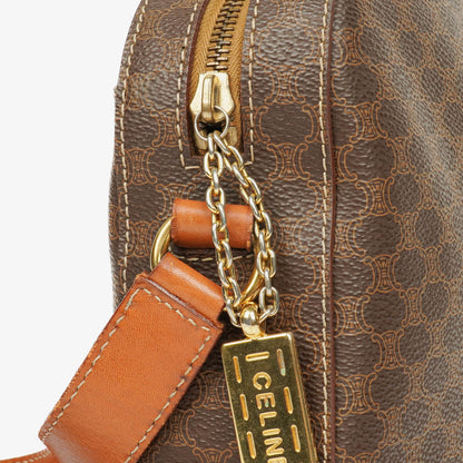 Celine Vintage Macadam Triomphe Umhängetasche in Braun