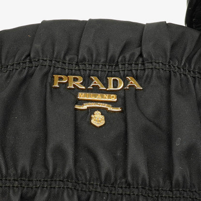 Prada Tessuto Gaufre Tasche aus schwarzem Nylon
