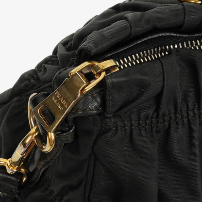 Prada Tessuto Gaufre Tasche aus schwarzem Nylon