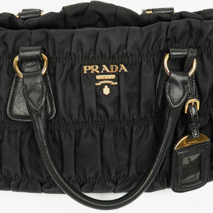 Prada Tessuto Gaufre Tasche aus schwarzem Nylon
