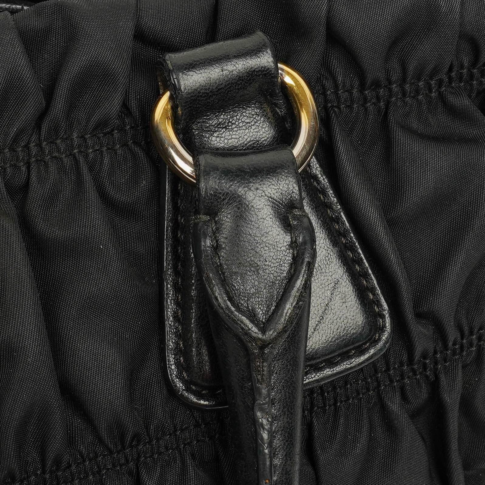 Prada Tessuto Gaufre Tasche aus schwarzem Nylon