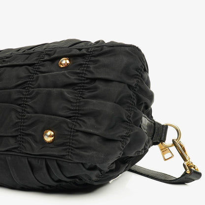 Prada Tessuto Gaufre Tasche aus schwarzem Nylon
