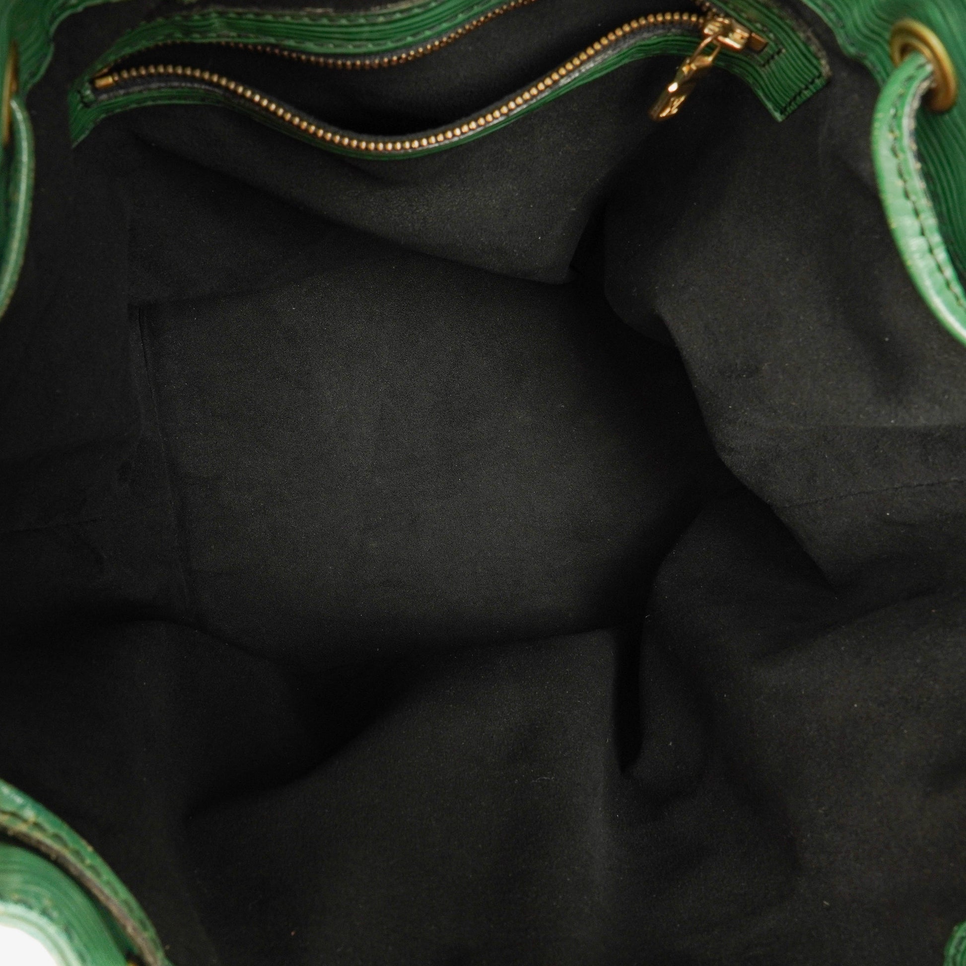 Louis Vuitton Petit Noe Schultertasche aus grünem EPI Leder