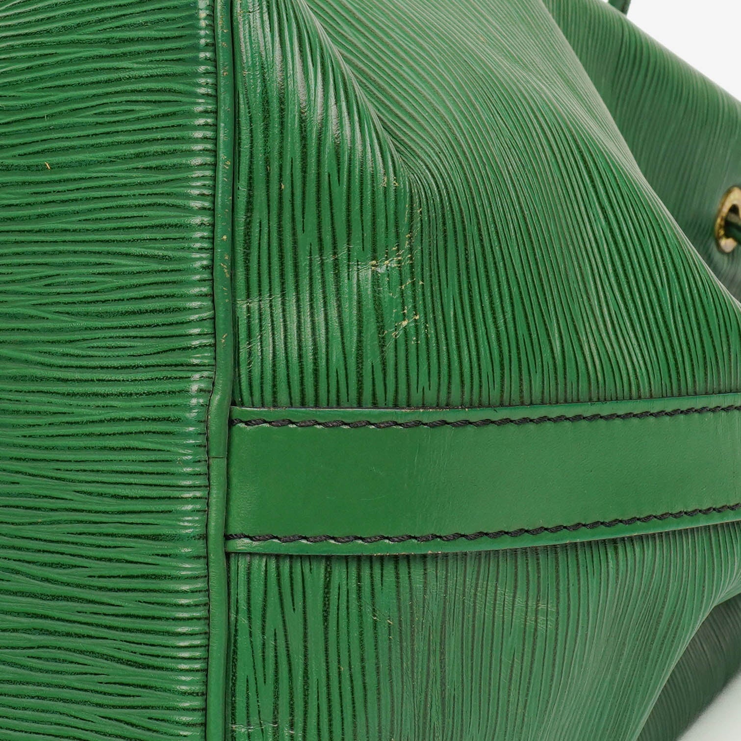Louis Vuitton Petit Noe Schultertasche aus grünem EPI Leder