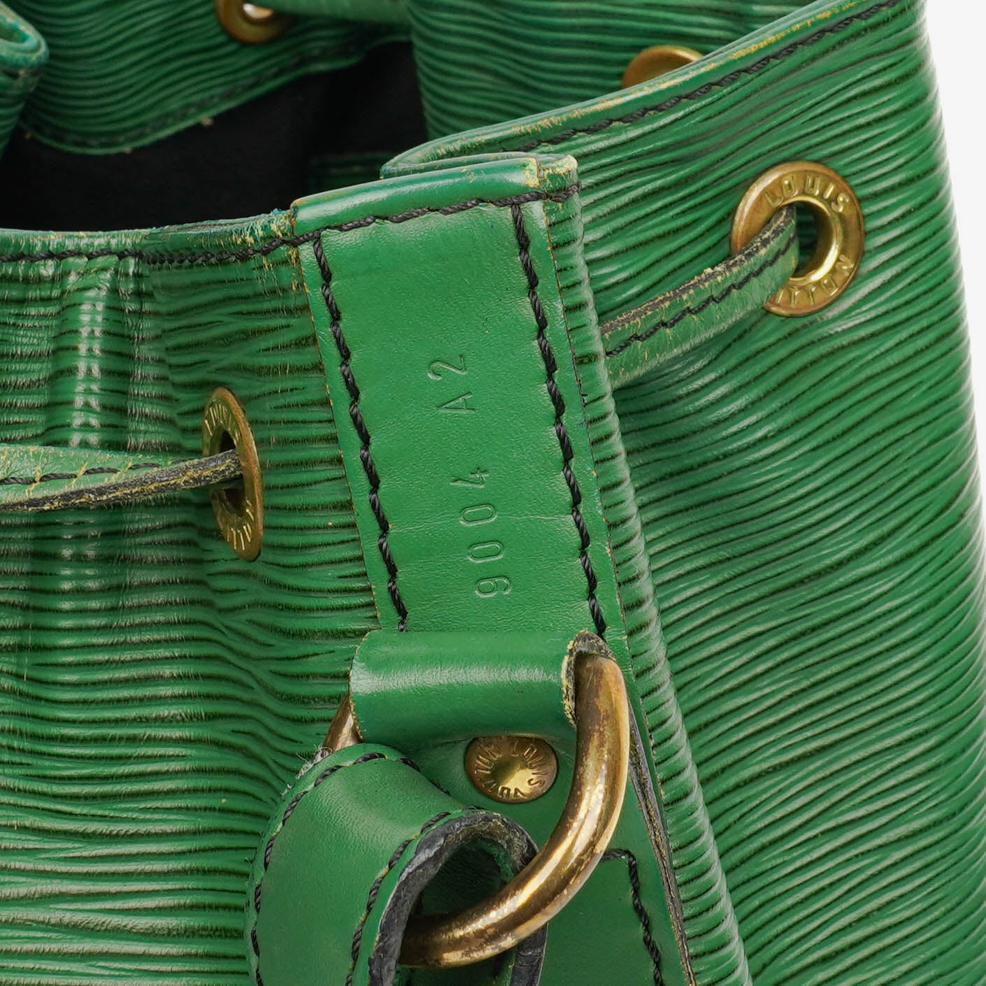 Louis Vuitton Petit Noe Schultertasche aus grünem EPI Leder