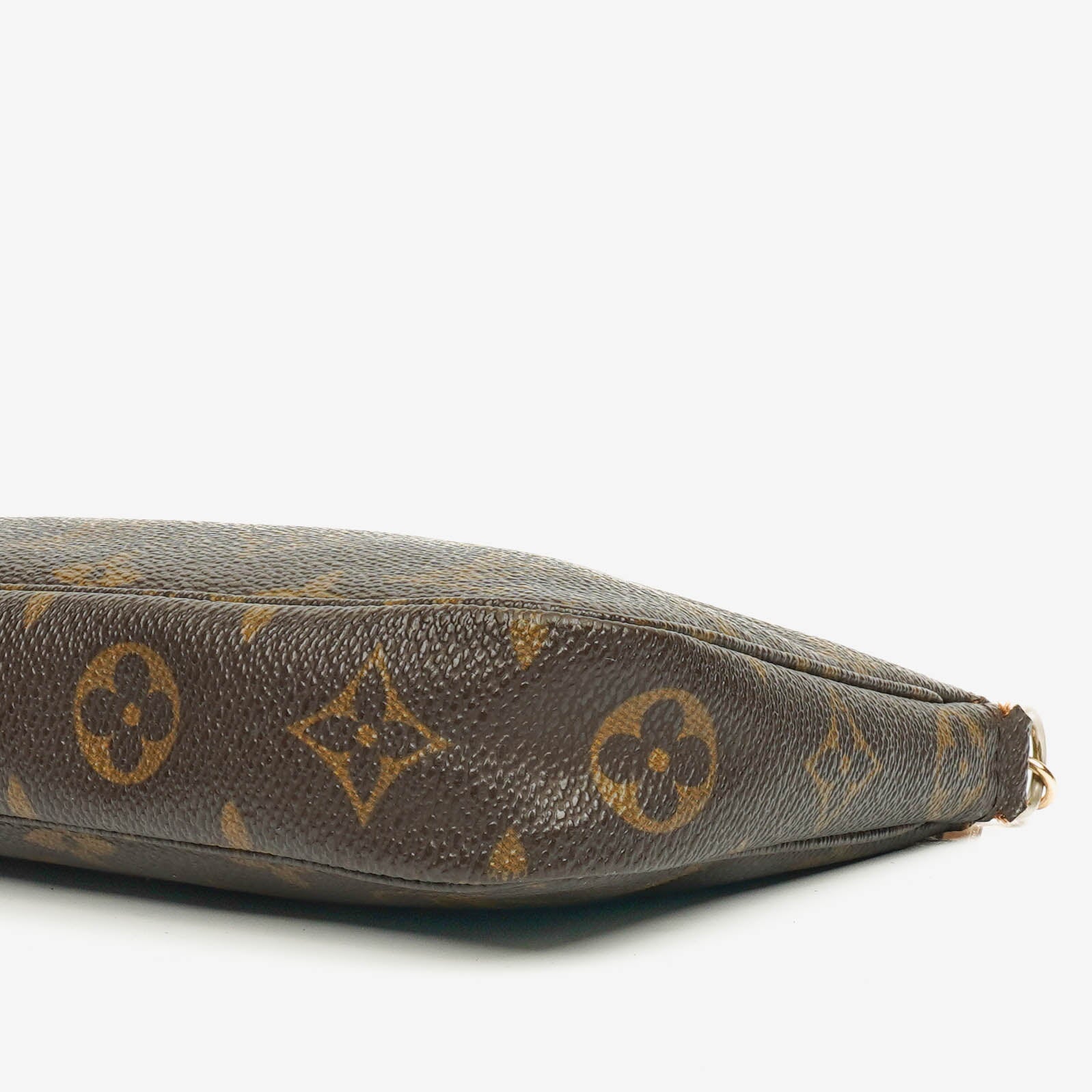 Louis Vuitton Pochette Accessoires Clutch-Handtasche aus Monogram Canvas