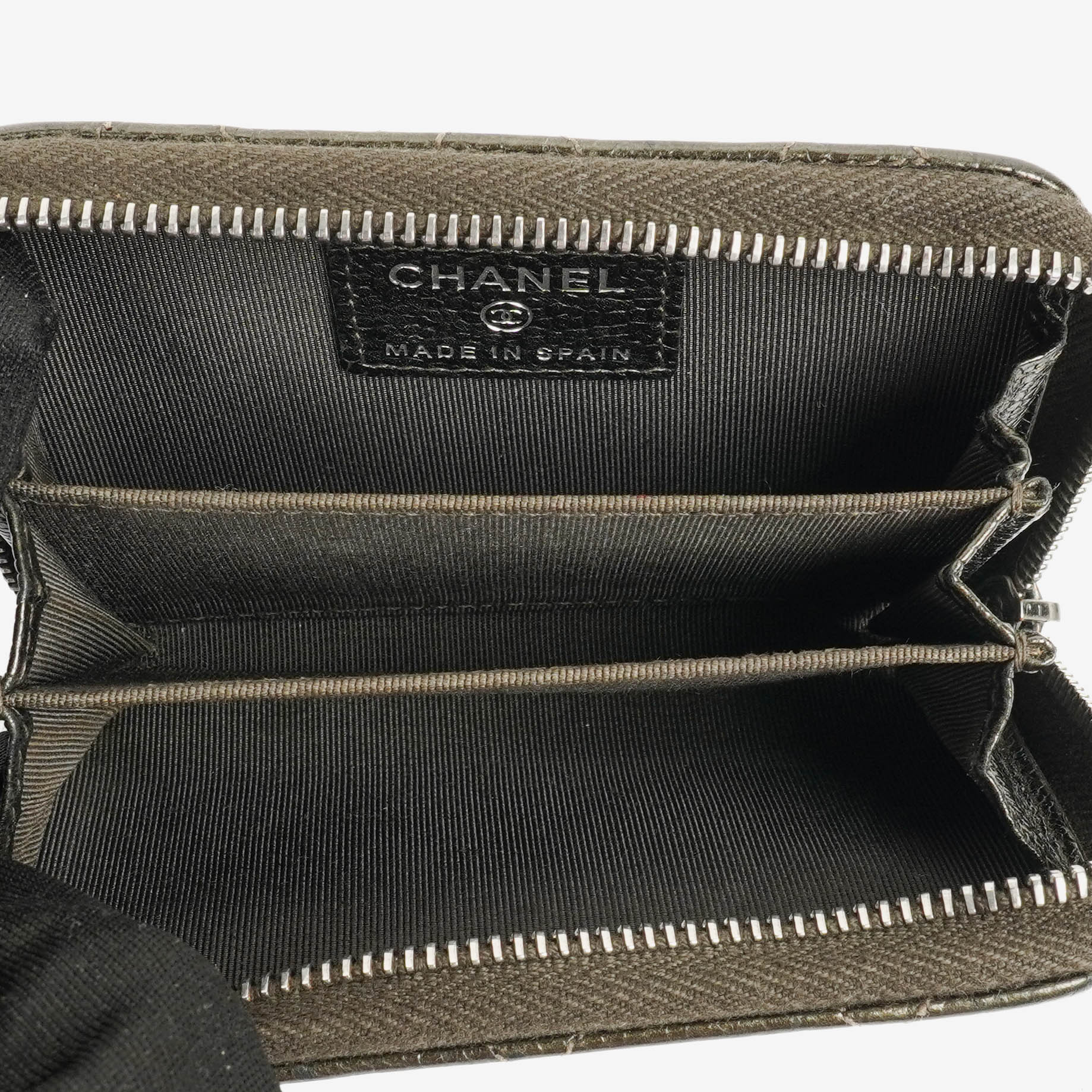Chanel O-Zip Münzbörse aus gestepptem Caviar Leder
