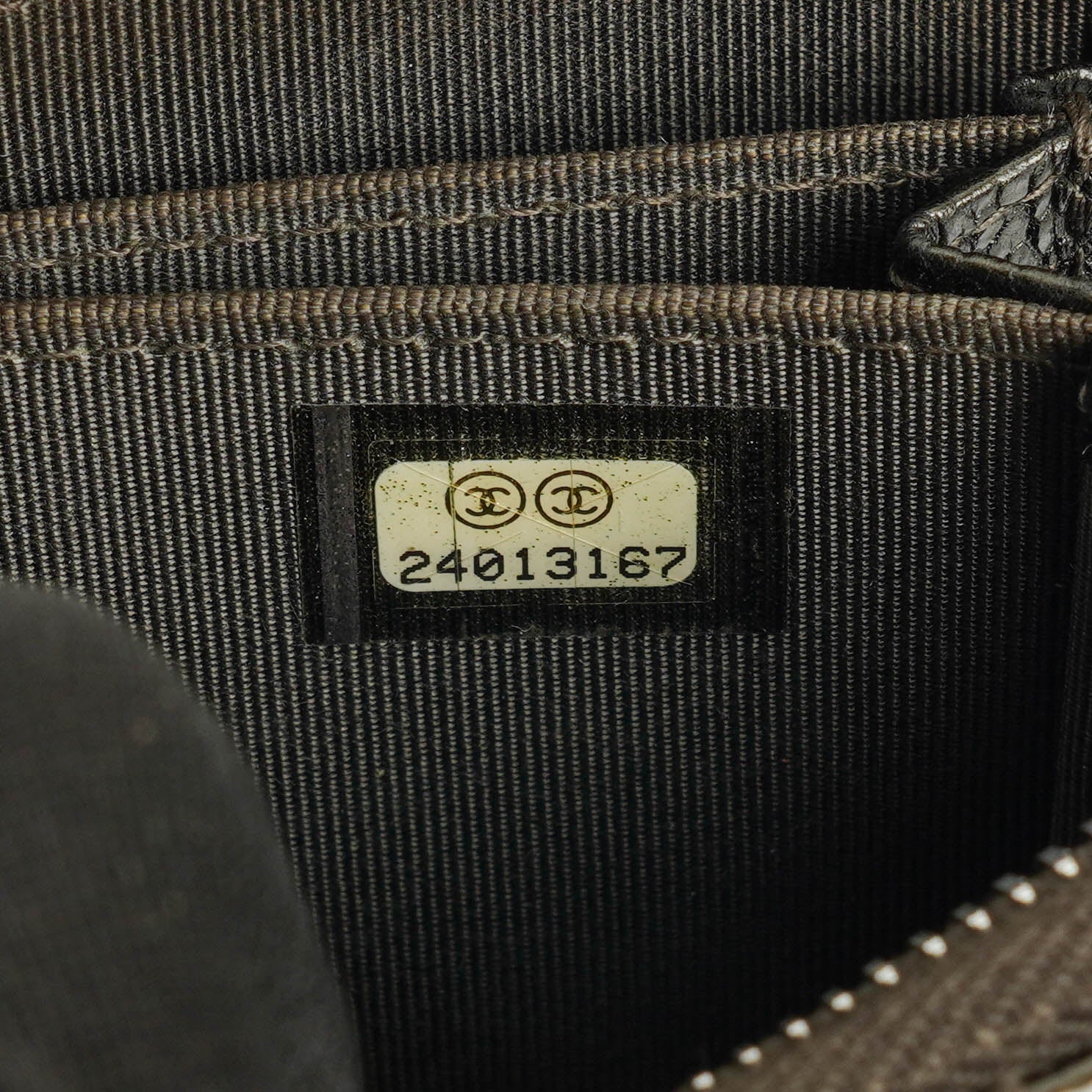 Chanel O-Zip Münzbörse aus gestepptem Caviar Leder