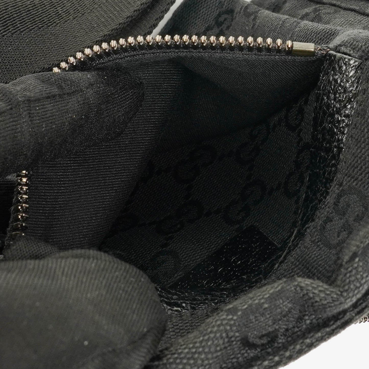 Gucci Gürteltasche aus GG Monogram Canvas