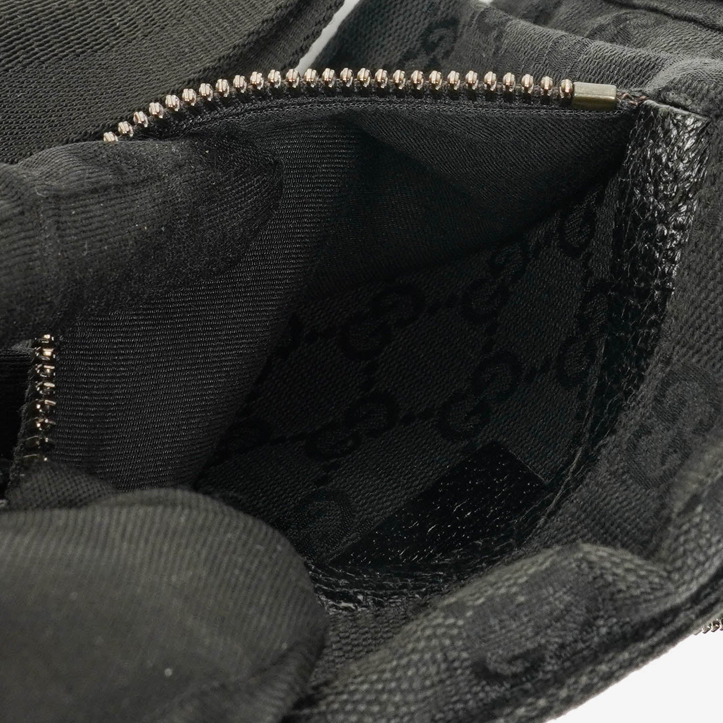 Gucci Gürteltasche aus GG Monogram Canvas