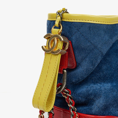 Chanel Gabrielle Medium Hobo Bag aus multicolor gestepptem Wildleder und Leder