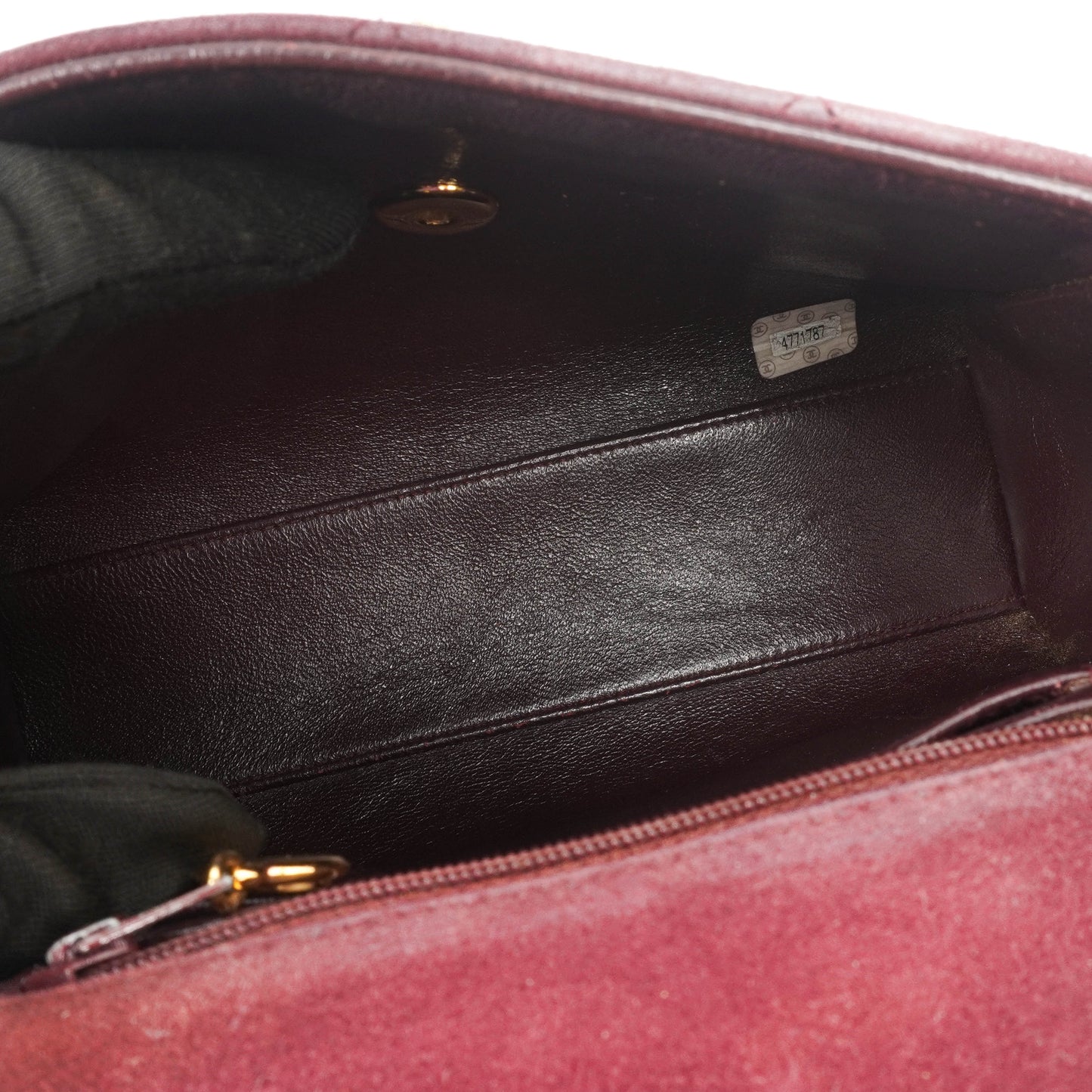 Chanel Vintage Klappentasche aus gestepptem burgunderrotem Wildleder mit 24K vergoldeten Beschlägen