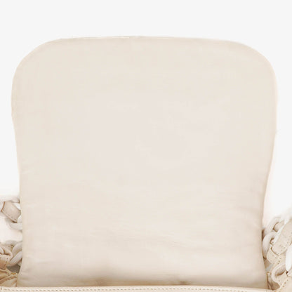 Chanel Modern Flap Bag aus geknittertem weißem Lackleder mit Kunststoffkette