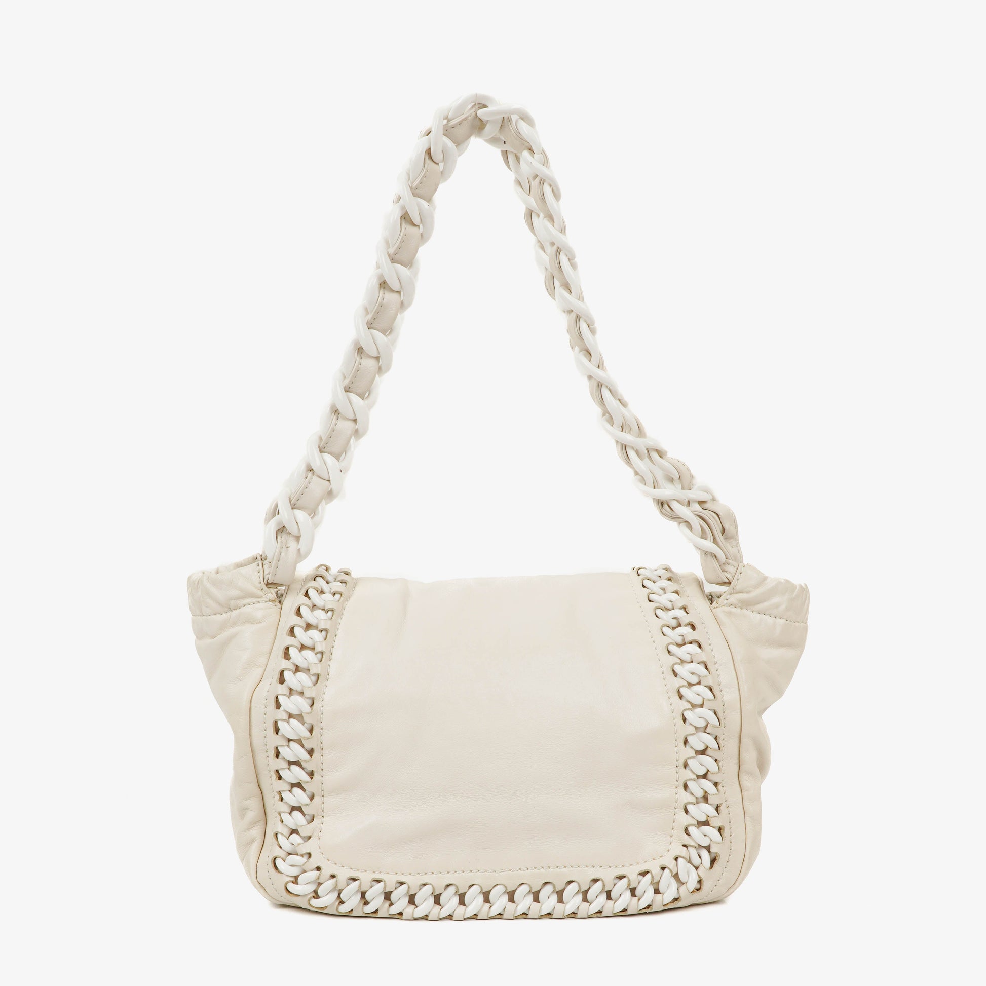 Chanel Modern Flap Bag aus geknittertem weißem Lackleder mit Kunststoffkette