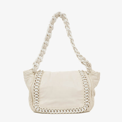 Chanel Modern Flap Bag aus geknittertem weißem Lackleder mit Kunststoffkette