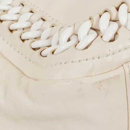 Chanel Modern Flap Bag aus geknittertem weißem Lackleder mit Kunststoffkette