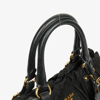 Prada Tessuto Gaufre Tasche aus schwarzem Nylon