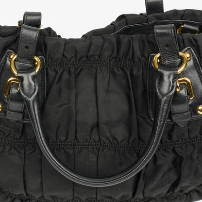 Prada Tessuto Gaufre Tasche aus schwarzem Nylon