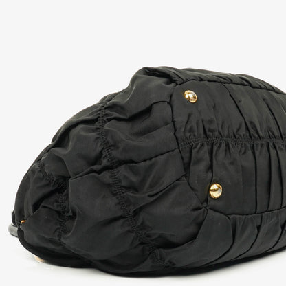 Prada Tessuto Gaufre Tasche aus schwarzem Nylon