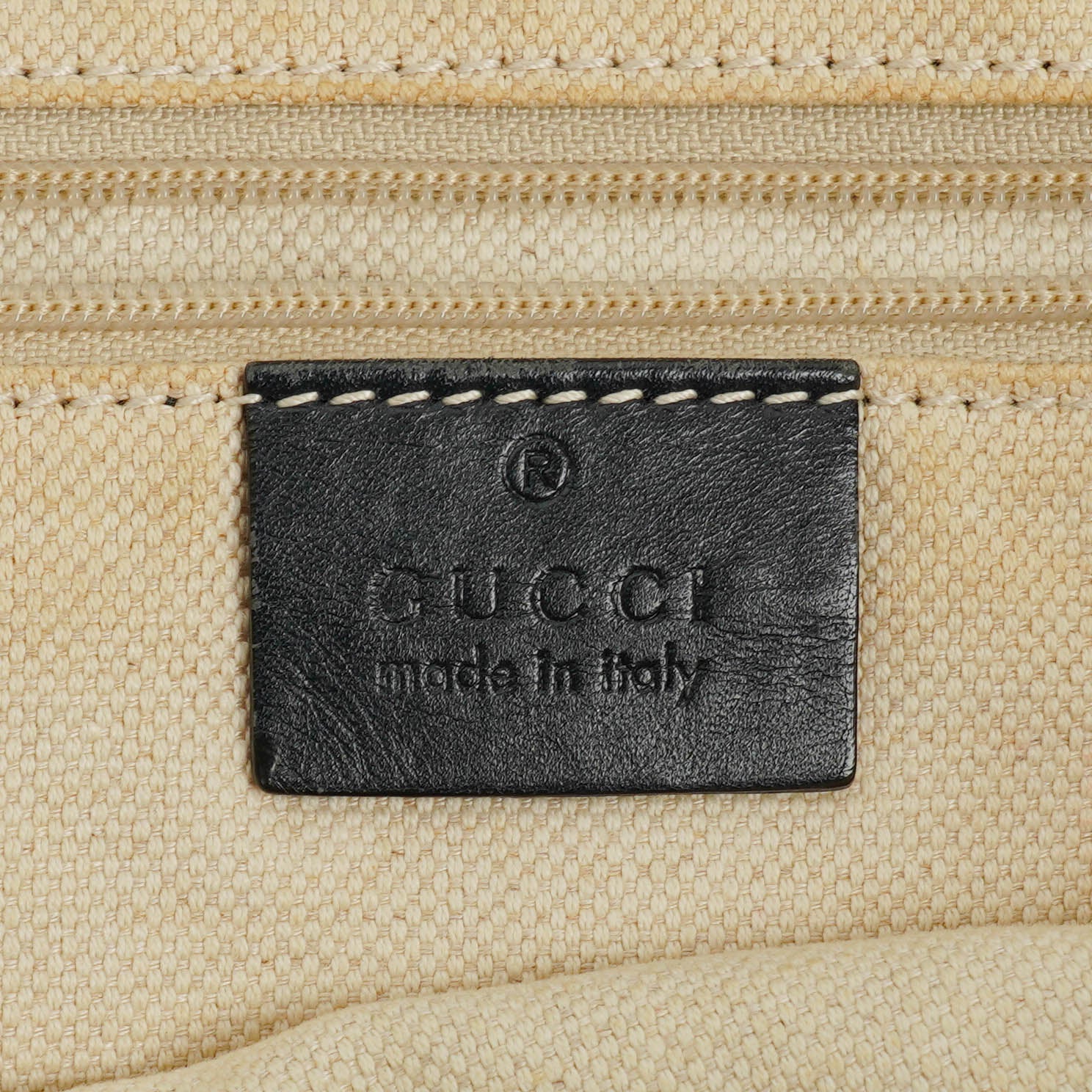 Gucci Sukey Schulter-Hobo-Tasche aus Monogram Canvas