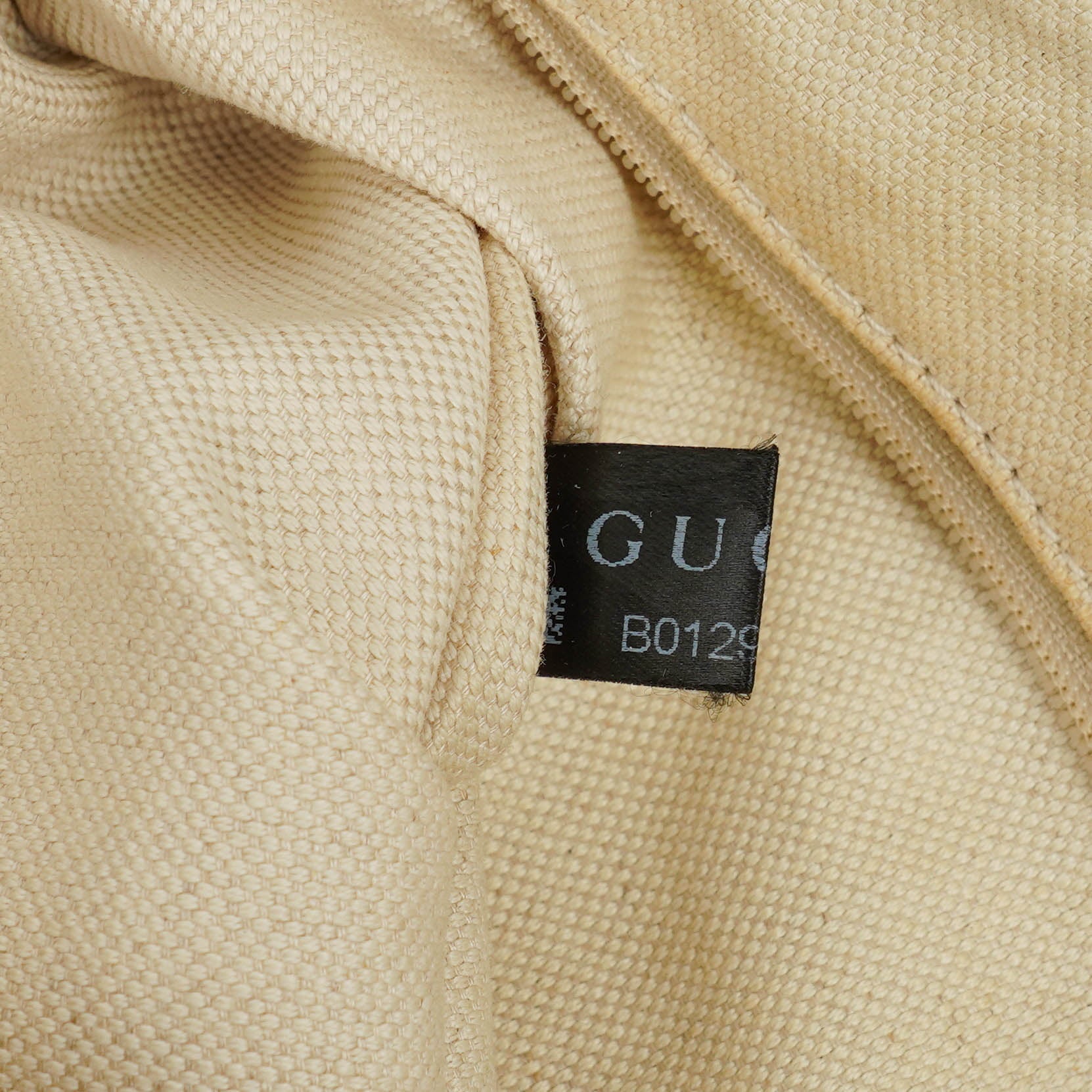 Gucci Sukey Schulter-Hobo-Tasche aus Monogram Canvas