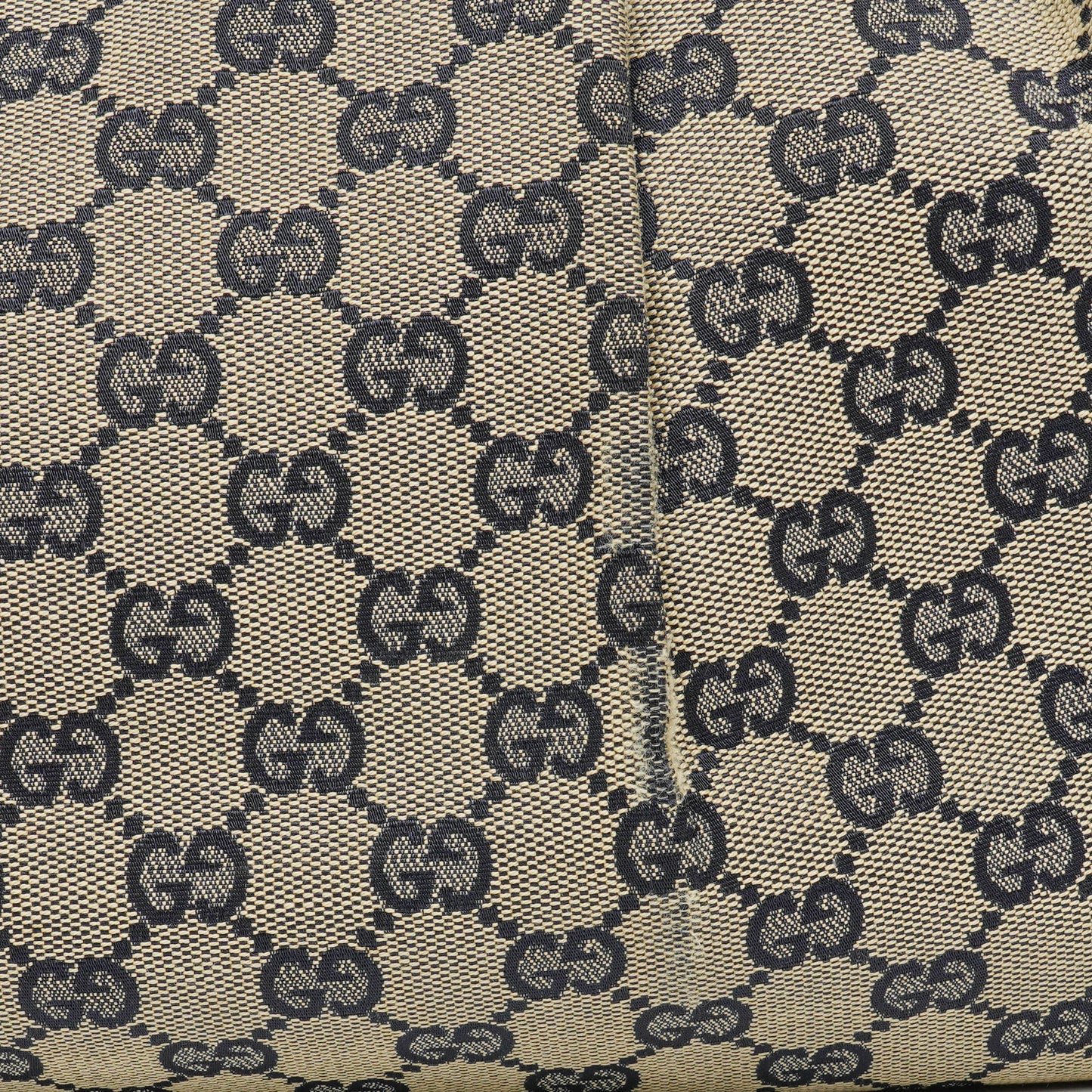 Gucci Sukey Schulter-Hobo-Tasche aus Monogram Canvas
