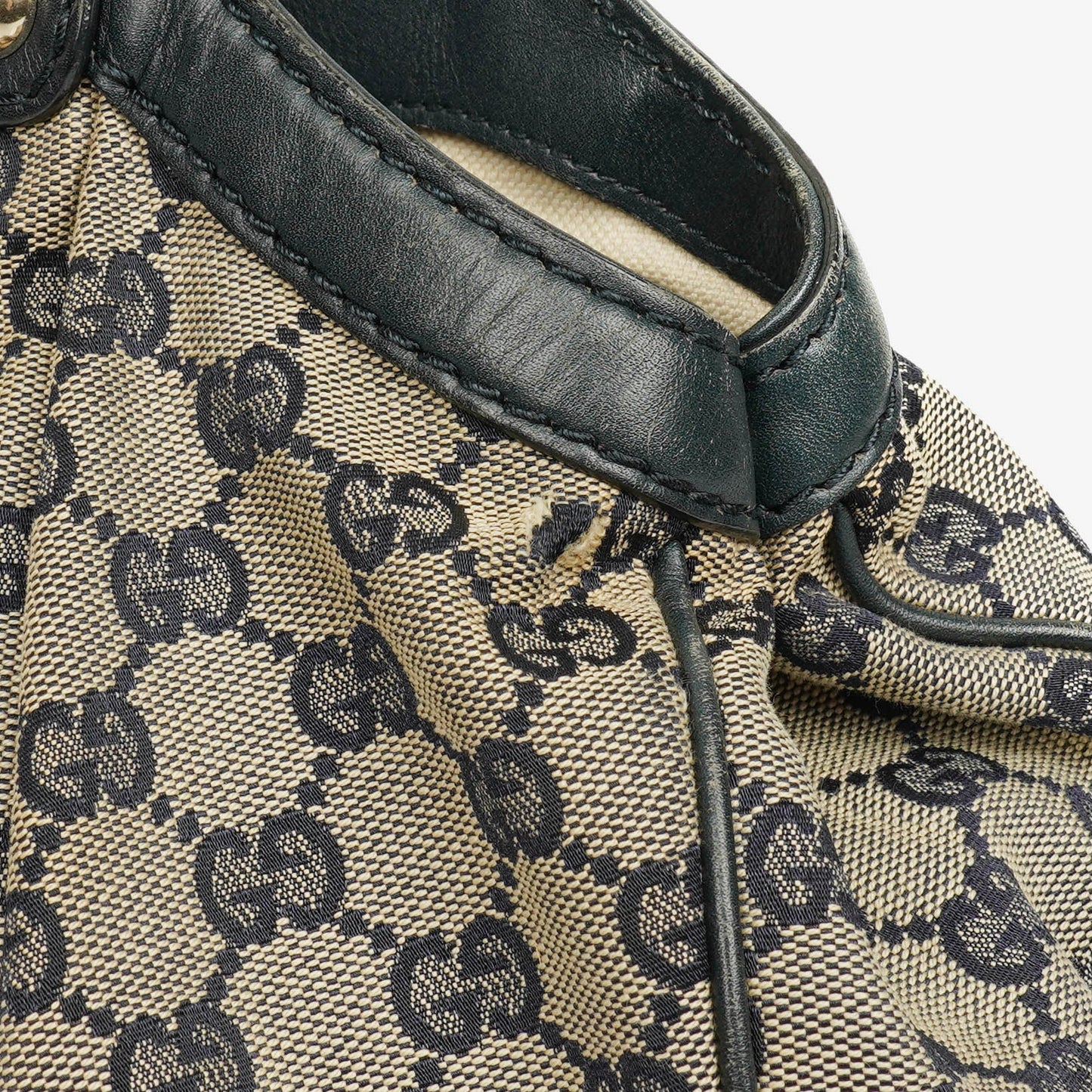 Gucci Sukey Schulter-Hobo-Tasche aus Monogram Canvas