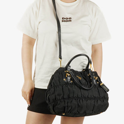 Prada Tessuto Gaufre Tasche aus schwarzem Nylon