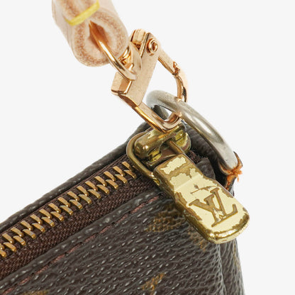 Louis Vuitton Pochette Accessoires Clutch aus Monogram Canvas