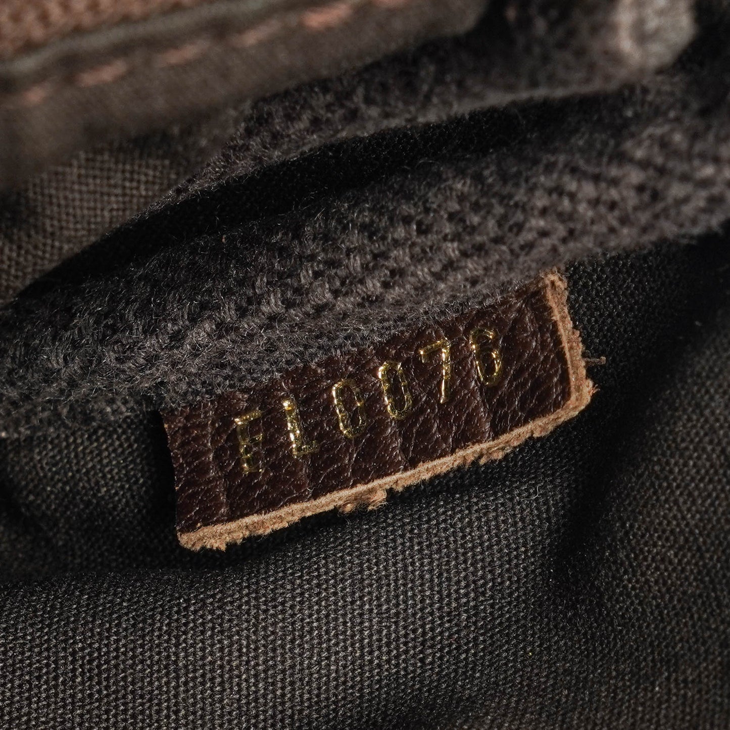Louis Vuitton Pochette Accessoires Clutch aus Monogram Canvas