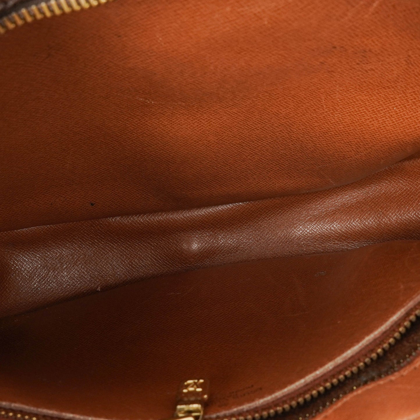 Louis Vuitton Jeune Fille MM Crossbody-Tasche aus Monogram Canvas