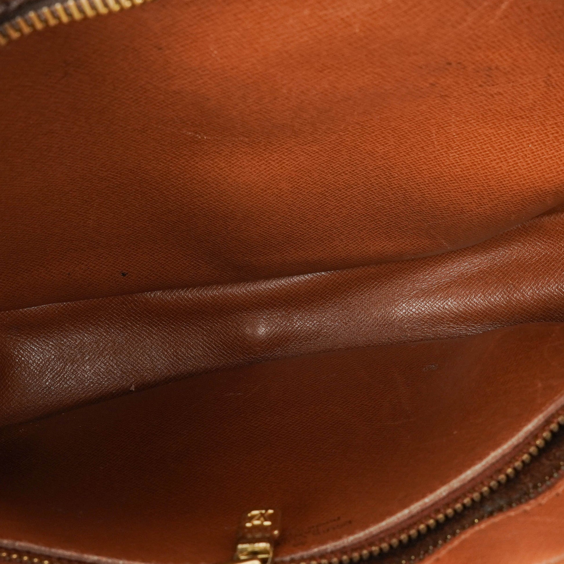 Louis Vuitton Jeune Fille MM Crossbody-Tasche aus Monogram Canvas