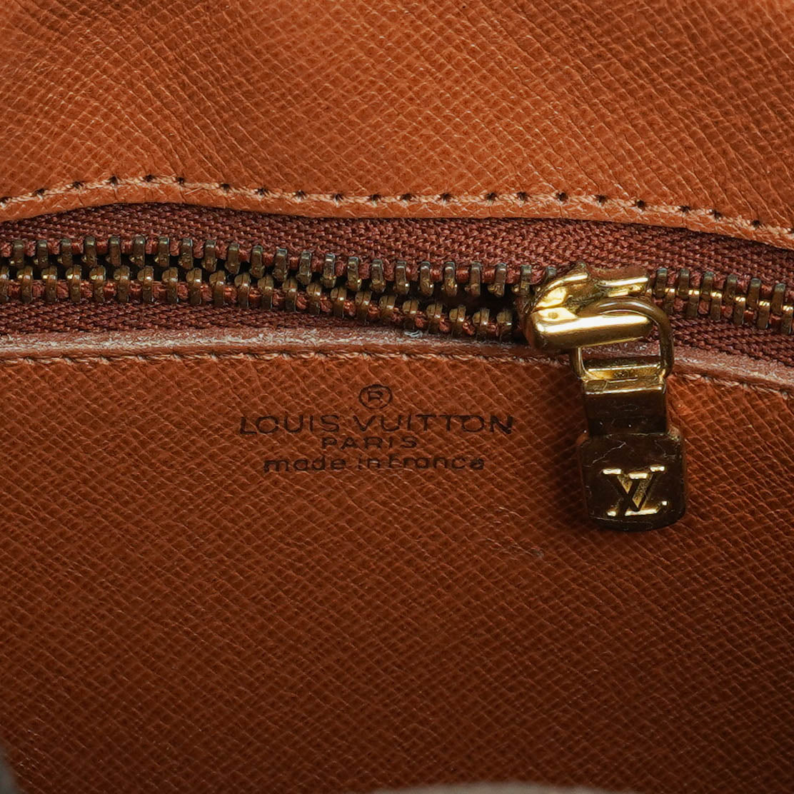 Louis Vuitton Jeune Fille MM Crossbody-Tasche aus Monogram Canvas