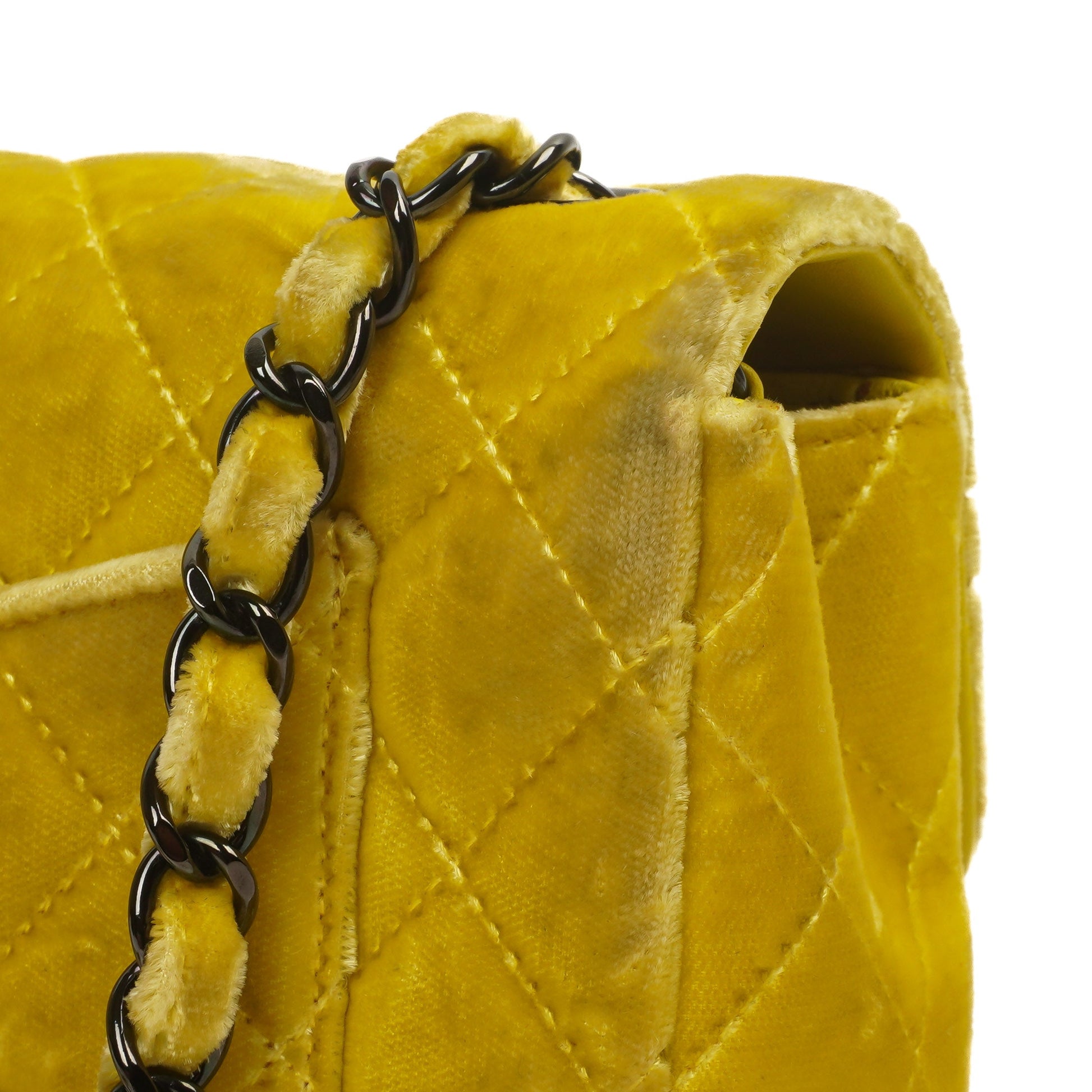 Chanel Mini Rectangular Single Flap Tasche aus gelbem gestepptem Samt mit schwarzer Hardware