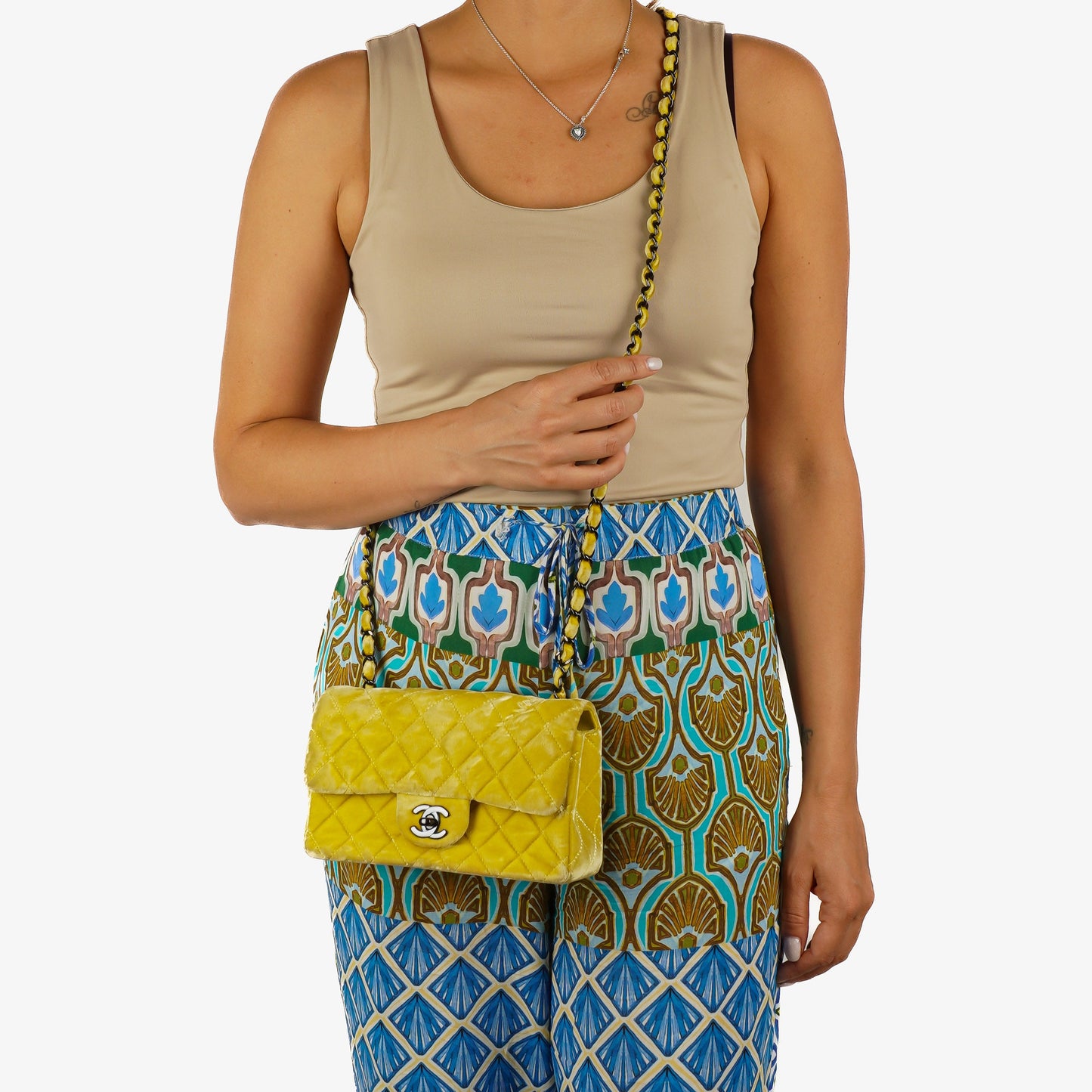 Chanel Mini Rectangular Single Flap Tasche aus gelbem gestepptem Samt mit schwarzer Hardware