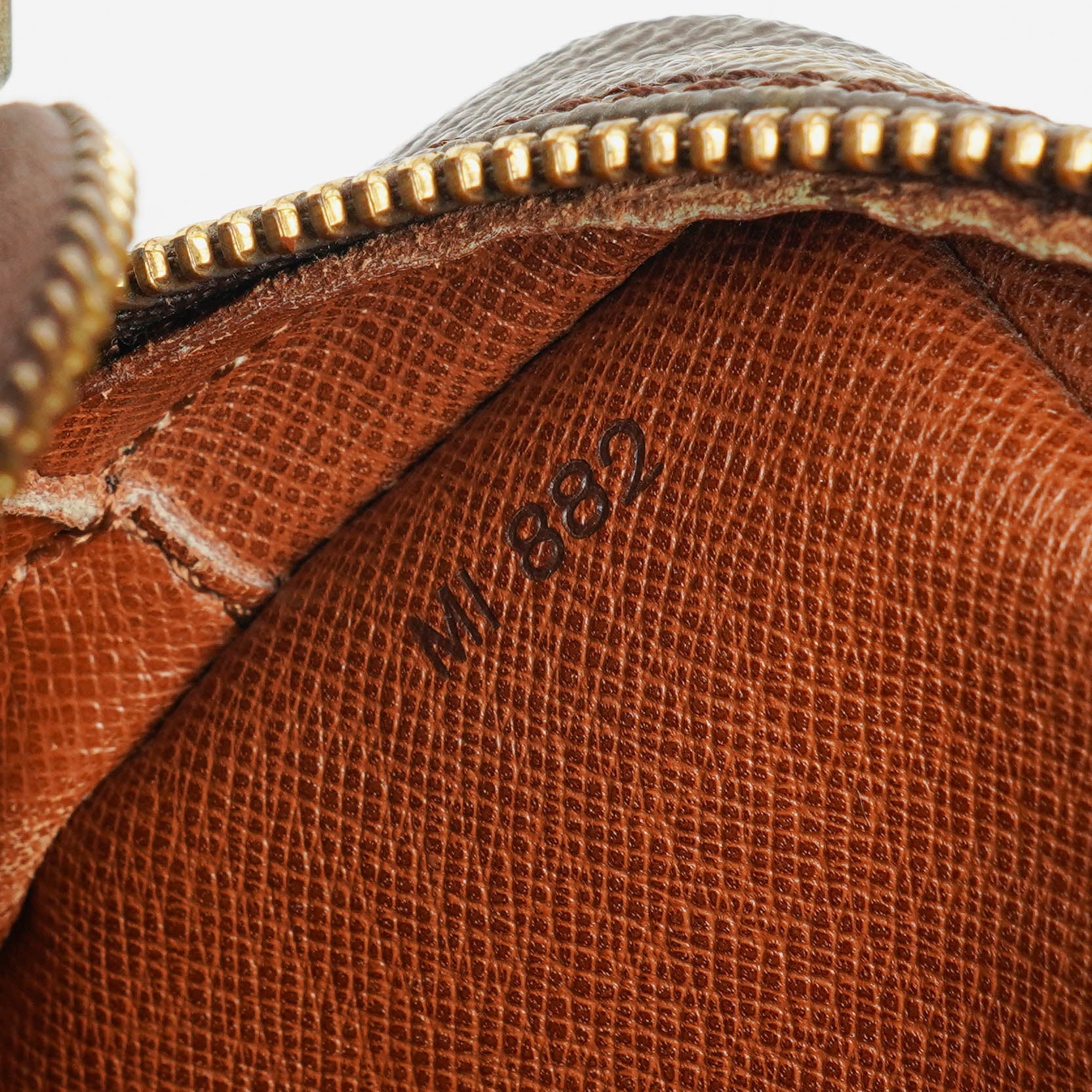Louis Vuitton Jeune Fille PM Crossbody-Tasche aus Monogram Canvas